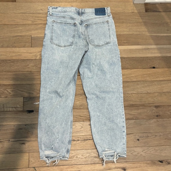 Abercrombie “The Mom HR” distressed jeans - Picture 3 of 4
